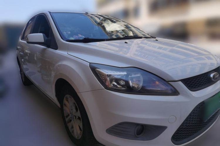 Used Ford Focus 2013 Hatchback Classic 1.8L Manual Base Model Front Right 45 Deg