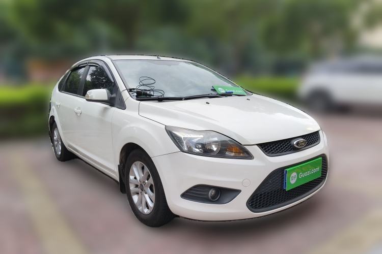 Used Ford Focus 2013 Hatchback Classic 1.8L Automatic Base Model Front Right 45 Deg