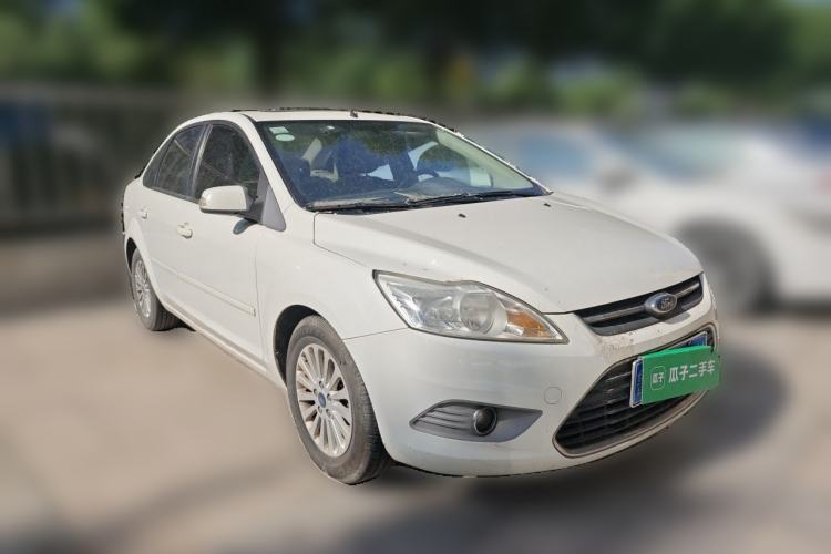 Used Ford Focus 2013 Sedan Classic 1.8L Manual Fashion Edition Front Right 45 Deg