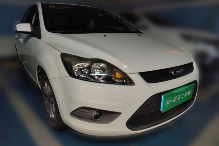 Used Ford Focus 2013 Hatchback Classic 1.8L Automatic Base Model Front Right 45 Deg