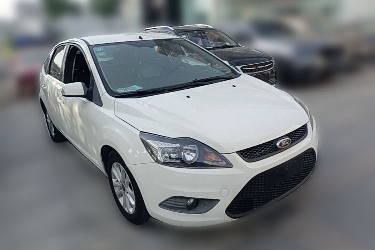 Used Ford Focus 2013 Hatchback Classic 1.8L Automatic Base Model Front Right 45 Deg