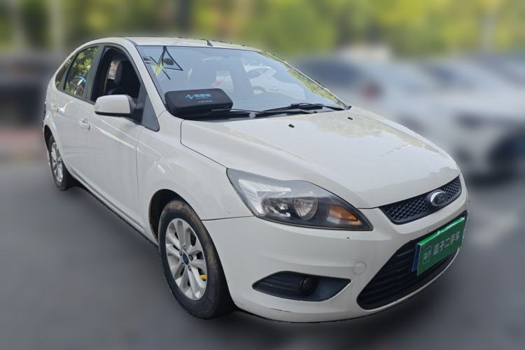 Used Ford Focus 2013 Hatchback Classic 1.8L Manual Base Model Front Right 45 Deg