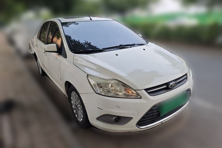 Used Ford Focus 2013 Sedan Classic 1.8L Manual Fashion Edition Front Right 45 Deg