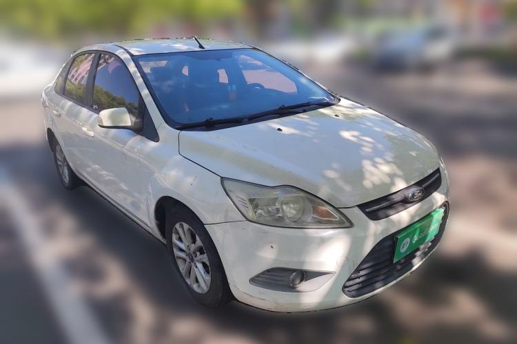 Used Ford Focus 2013 Sedan Classic 1.8L Automatic Base Model Front Right 45 Deg