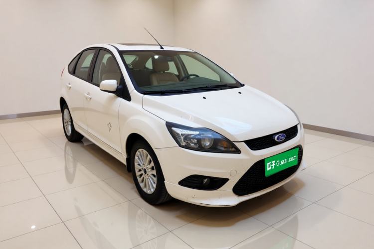 Used Ford Focus 2013 Hatchback Classic 1.8L Automatic Fashion Edition Front Right 45 Deg