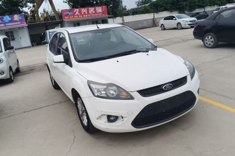 Used Ford Focus 2013 Hatchback Classic 1.8L Manual Base Model Front Right 45 Deg