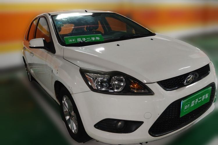 Used Ford Focus 2013 Hatchback Classic 1.8L Automatic Base Model Front Right 45 Deg