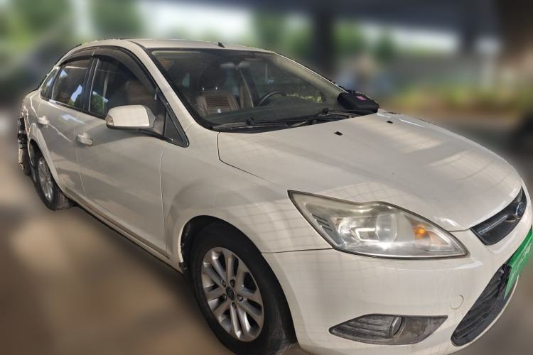 Used Ford Focus 2013 Sedan Classic 1.8L Manual Base Model Front Right 45 Deg