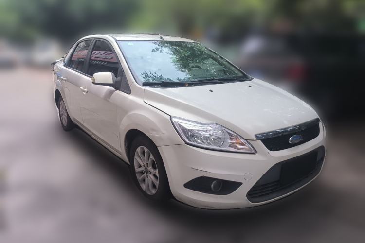 Used Ford Focus 2013 Sedan Classic 1.8L Automatic Base Model Front Right 45 Deg