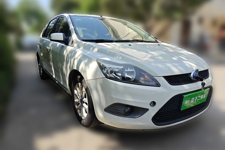 Used Ford Focus 2013 Hatchback Classic 1.8L Automatic Base Model Front Right 45 Deg