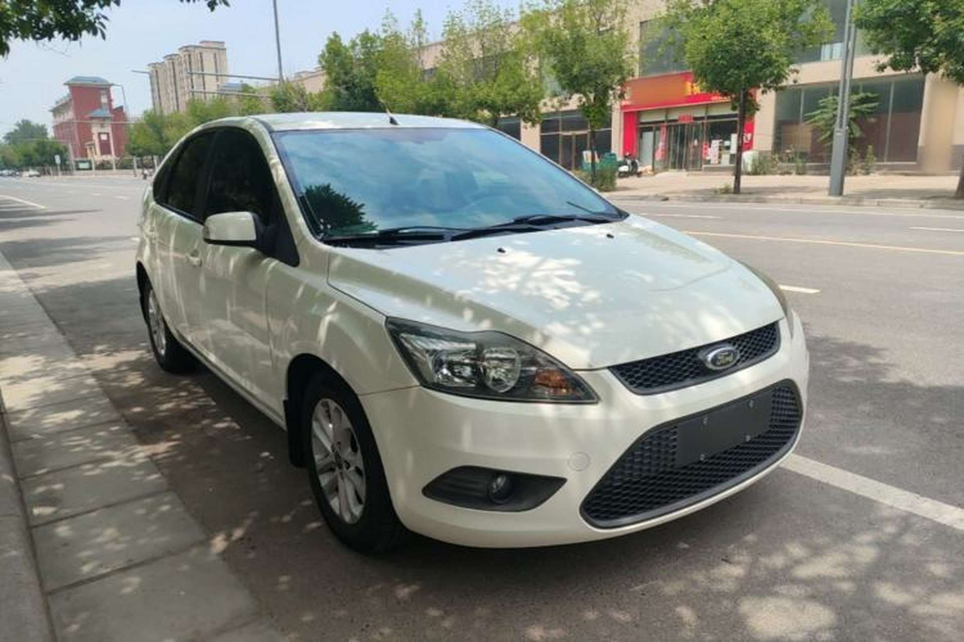 Used Ford Focus 2013 Hatchback Classic 1.8L Manual Base Model Front Right 45 Deg