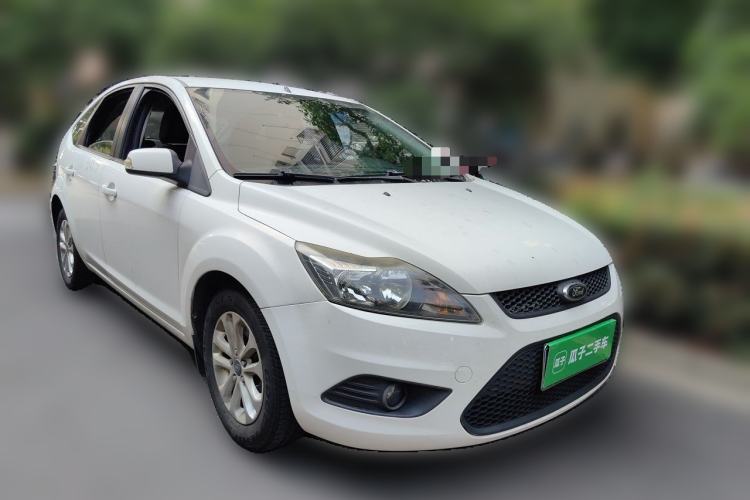 Used Ford Focus 2013 Hatchback Classic 1.8L Automatic Base Model Front Right 45 Deg