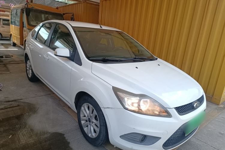 Used Ford Focus 2013 Hatchback Classic 1.8L Automatic Base Model Front Right 45 Deg