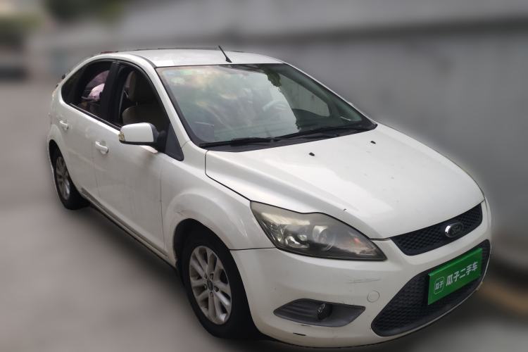 Used Ford Focus 2013 Hatchback Classic 1.8L Automatic Base Model Front Right 45 Deg