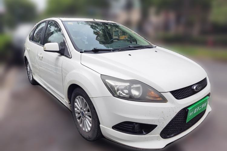 Used Ford Focus 2013 Hatchback Classic 1.8L Manual Fashion Edition Front Right 45 Deg