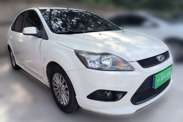 Used Ford Focus 2013 Hatchback Classic 1.8L Manual Fashion Edition Front Right 45 Deg