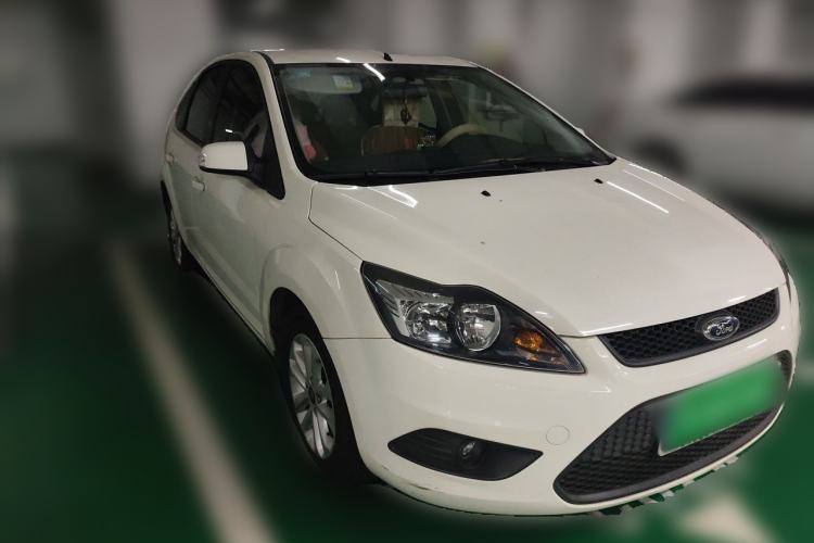 Used Ford Focus 2013 Hatchback Classic 1.8L Automatic Base Model Front Right 45 Deg
