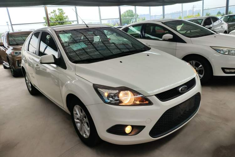Used Ford Focus 2013 Hatchback Classic 1.8L Automatic Base Model Front Right 45 Deg