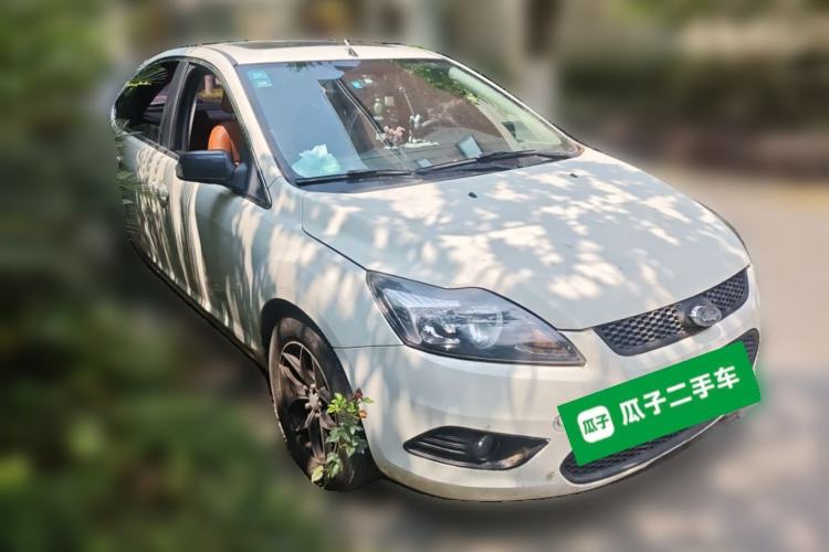 Used Ford Focus 2013 Hatchback Classic 1.8L Automatic Millionth Anniversary Edition Front Right 45 Deg