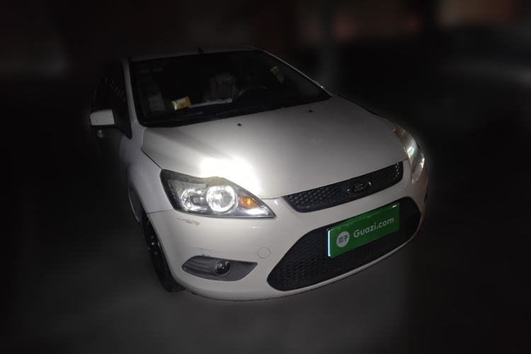 Used Ford Focus 2013 Hatchback Classic 1.8L Automatic Base Model Front Right 45 Deg