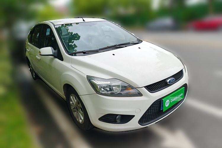 Used Ford Focus 2013 Hatchback Classic 1.8L Manual Base Model Front Right 45 Deg