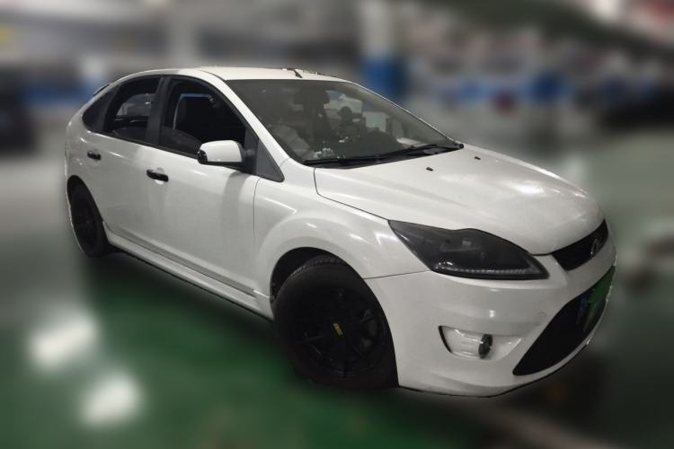 Used Ford Focus 2013 Hatchback Classic 1.8L Manual Base Model Front Right 45 Deg