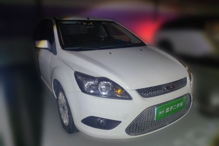 Used Ford Focus 2013 Hatchback Classic 1.8L Automatic Base Model Front Right 45 Deg