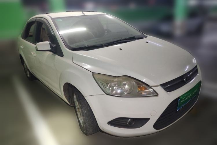 Used Ford Focus 2013 Sedan Classic 1.8L Manual Base Model Front Right 45 Deg