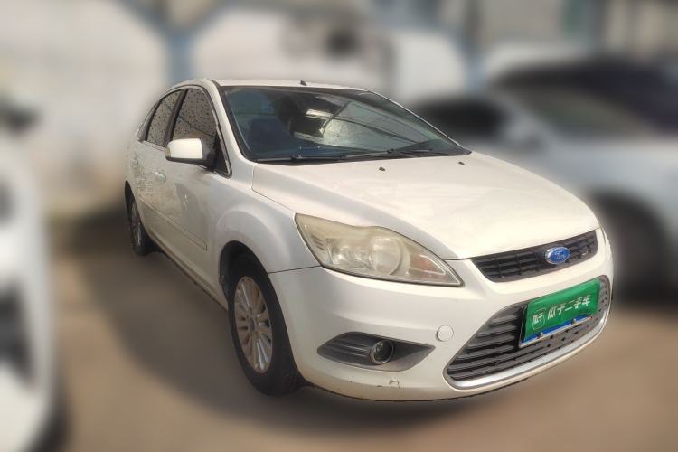 Used Ford Focus 2013 Sedan Classic 1.8L Automatic Fashion Edition Front Right 45 Deg