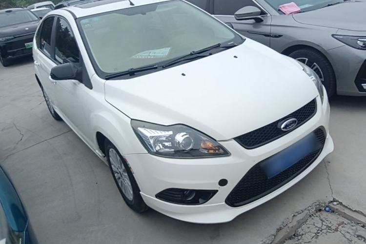 Used Ford Focus 2013 Hatchback Classic 1.8L Automatic Fashion Edition Front Right 45 Deg