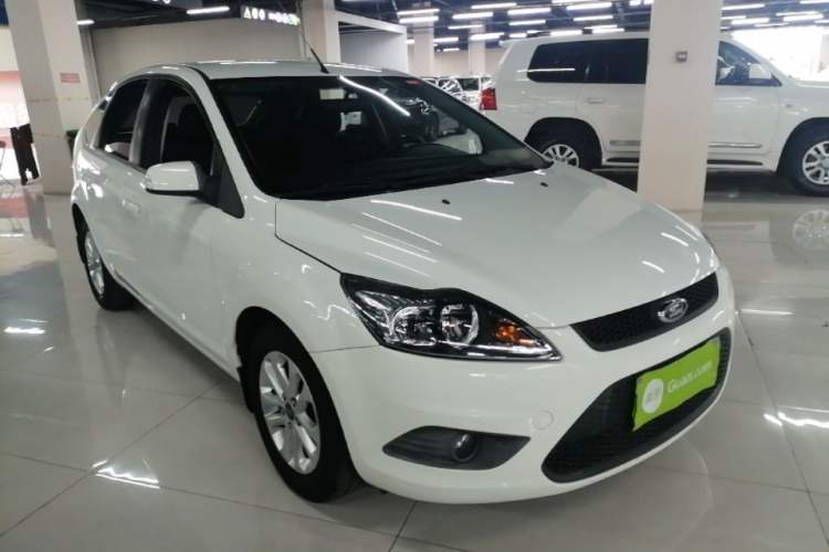 Used Ford Focus 2013 Hatchback Classic 1.8L Automatic Base Model Front Right 45 Deg