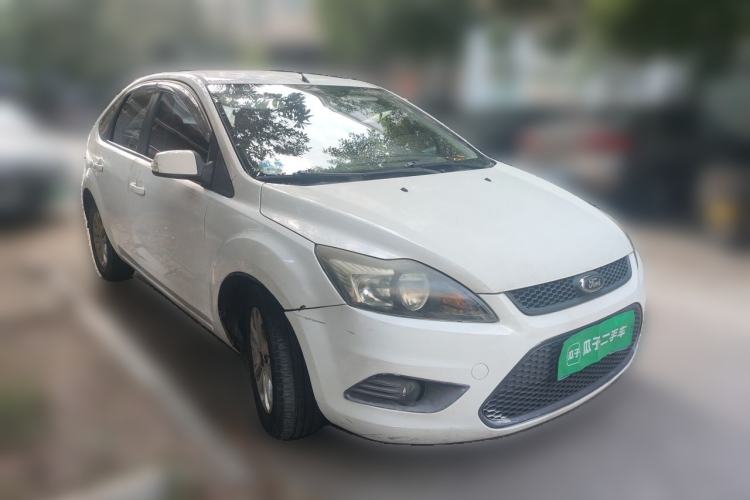 Used Ford Focus 2013 Hatchback Classic 1.8L Automatic Base Model Front Right 45 Deg