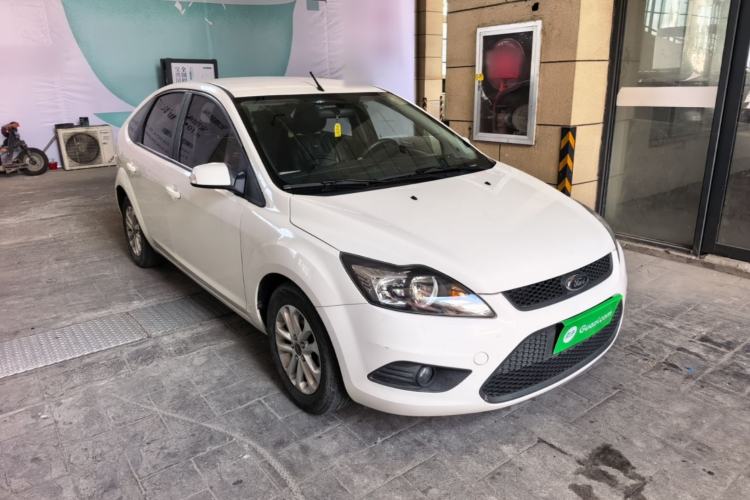 Used Ford Focus 2013 Hatchback Classic 1.8L Automatic Base Model Front Right 45 Deg
