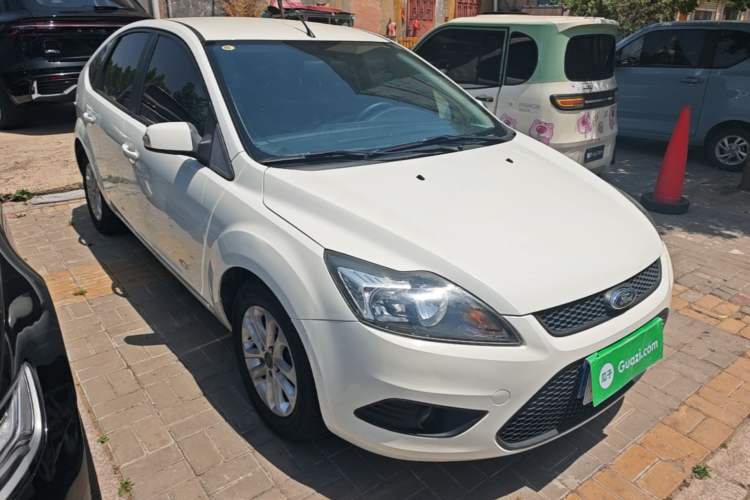 Used Ford Focus 2013 Hatchback Classic 1.8L Automatic Base Model Front Right 45 Deg