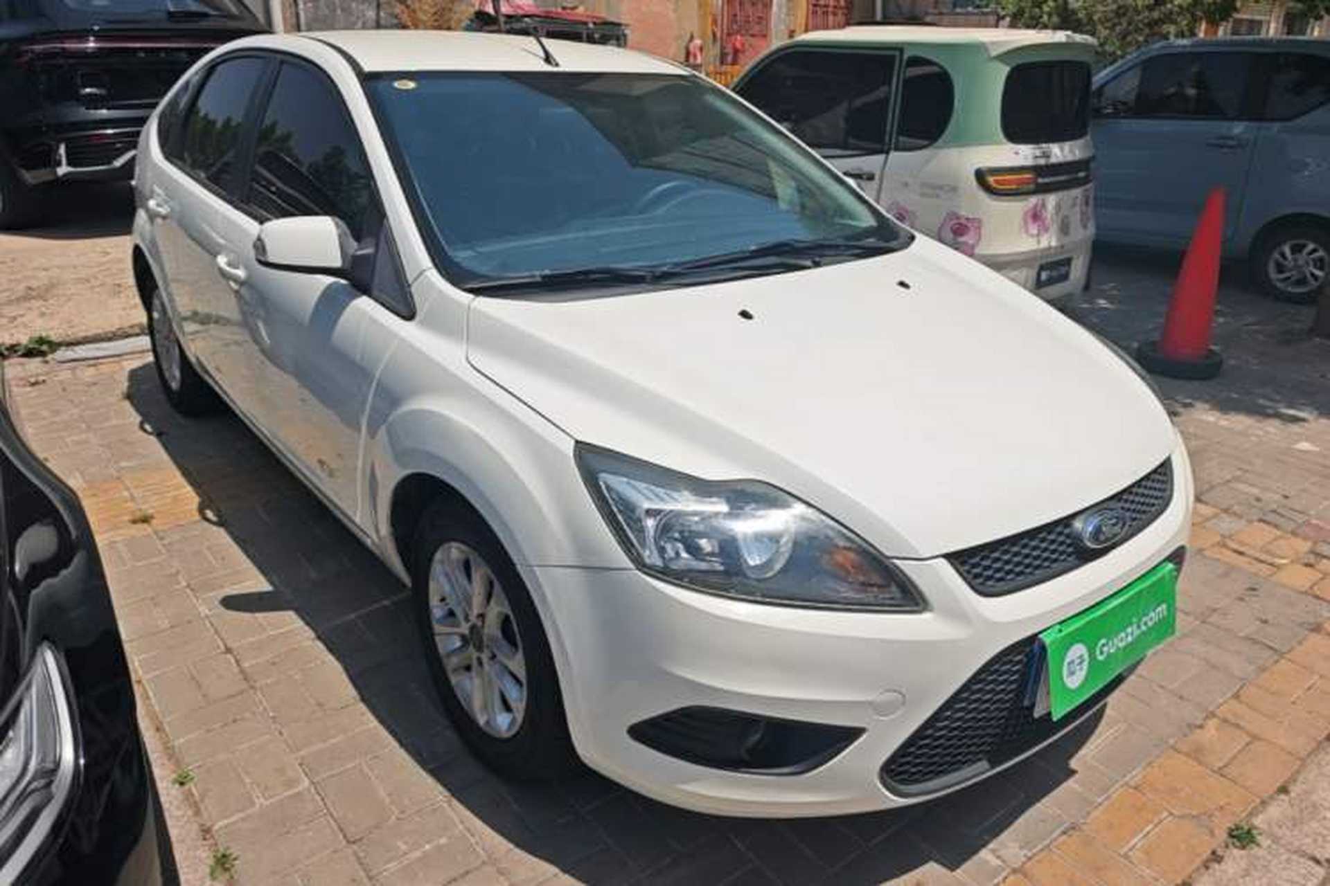 Used Ford Focus 2013 Hatchback Classic 1.8L Automatic Base Model Front Right 45 Deg