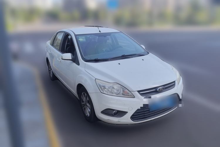 Used Ford Focus 2013 Sedan Classic 1.8L Manual Base Model Front Right 45 Deg