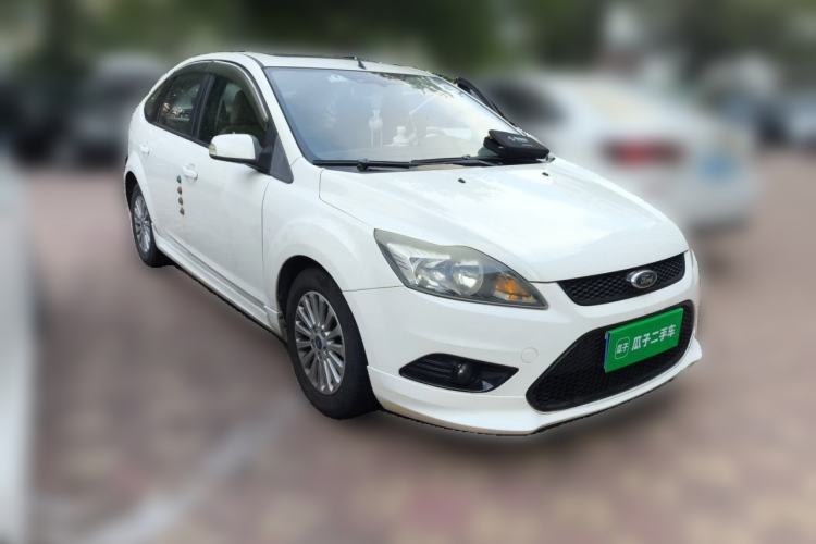 Used Ford Focus 2013 Hatchback Classic 1.8L Automatic Fashion Edition Front Right 45 Deg