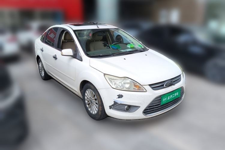 Used Ford Focus 2013 Sedan Classic 1.8L Automatic Fashion Edition Front Right 45 Deg