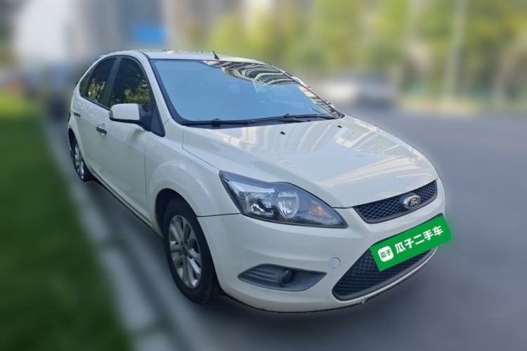 Used Ford Focus 2013 Hatchback Classic 1.8L Manual Base Model Front Right 45 Deg