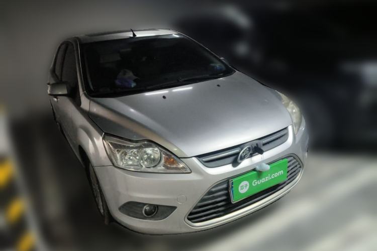 Used Ford Focus 2013 Sedan Classic 1.8L Manual Fashion Edition Front Right 45 Deg