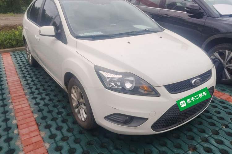 Used Ford Focus 2013 Hatchback Classic 1.8L Automatic Base Model Front Right 45 Deg