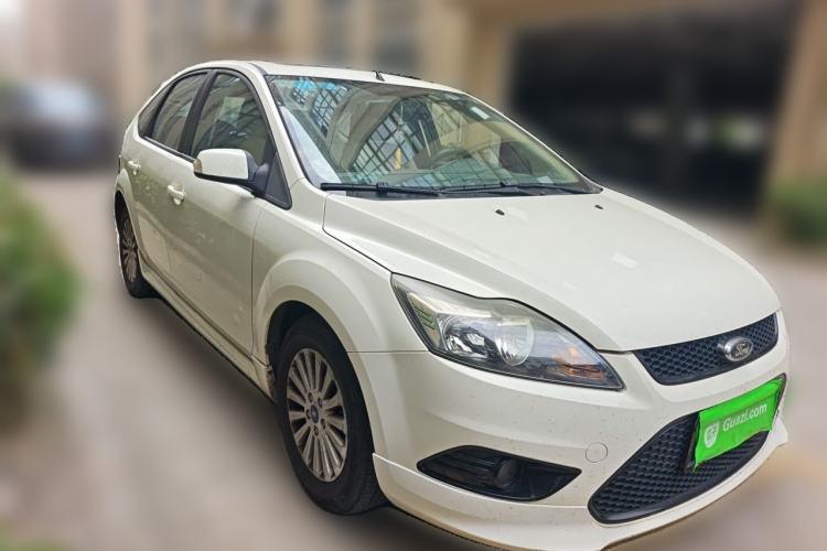 Used Ford Focus 2013 Hatchback Classic 1.8L Manual Fashion Edition Front Right 45 Deg
