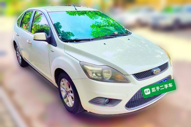Used Ford Focus 2013 Hatchback Classic 1.8L Manual Base Model Front Right 45 Deg