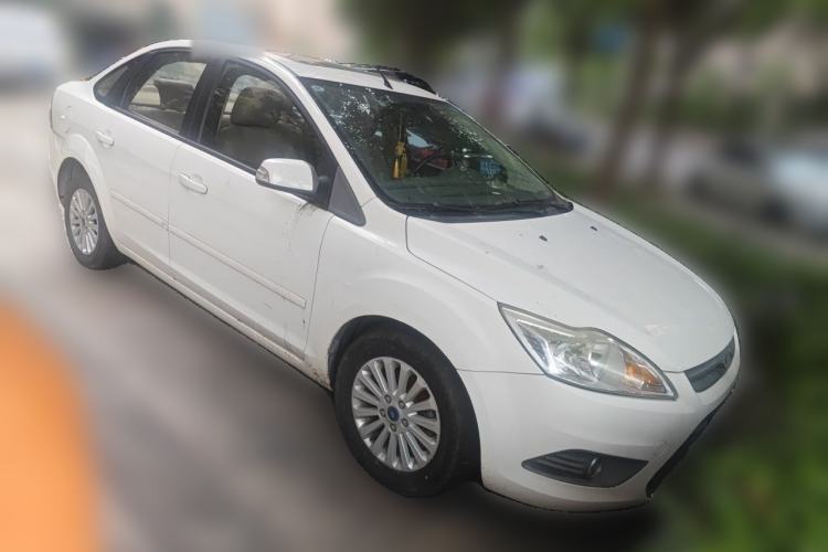 Used Ford Focus 2013 Sedan Classic 1.8L Automatic Fashion Edition Front Right 45 Deg