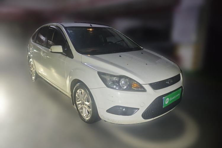 Used Ford Focus 2013 Hatchback Classic 1.8L Automatic Base Model Front Right 45 Deg