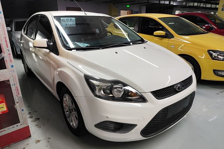 Used Ford Focus 2013 Hatchback Classic 1.8L Automatic Base Model Front Right 45 Deg