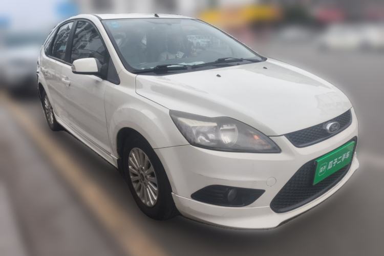 Used Ford Focus 2013 Hatchback Classic 1.8L Automatic Fashion Edition Front Right 45 Deg