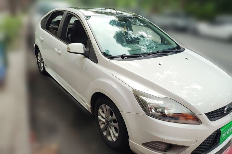 Used Ford Focus 2013 Hatchback Classic 1.8L Automatic Base Model Front Right 45 Deg