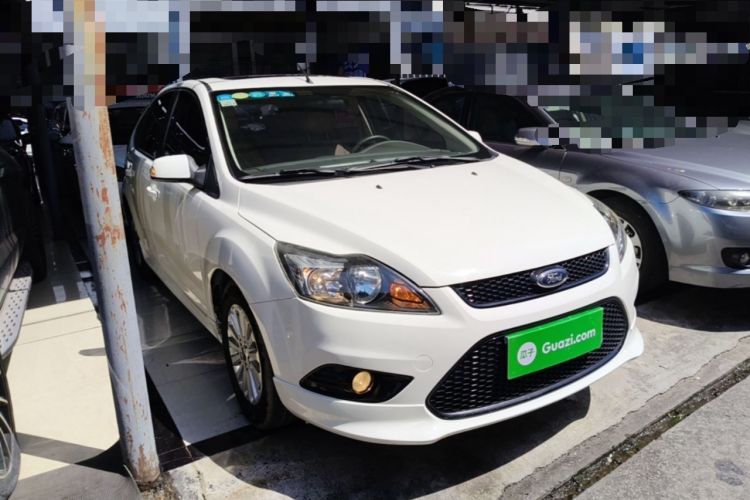 Used Ford Focus 2013 Hatchback Classic 1.8L Automatic Fashion Edition Front Right 45 Deg