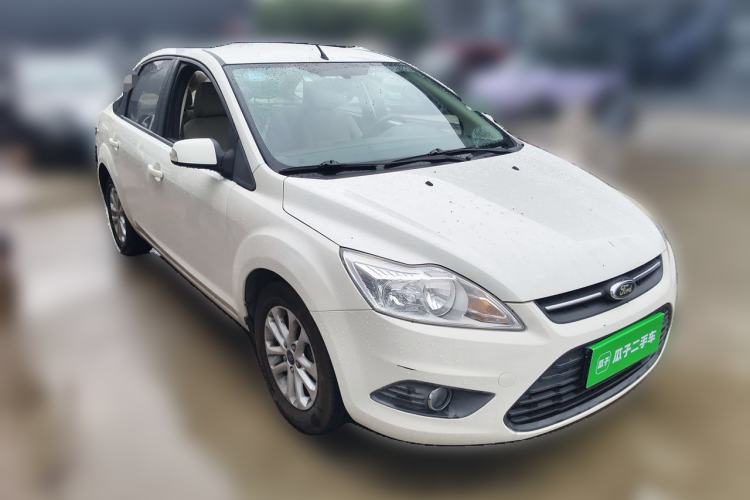 Used Ford Focus 2013 Sedan Classic 1.8L Automatic Base Model Front Right 45 Deg